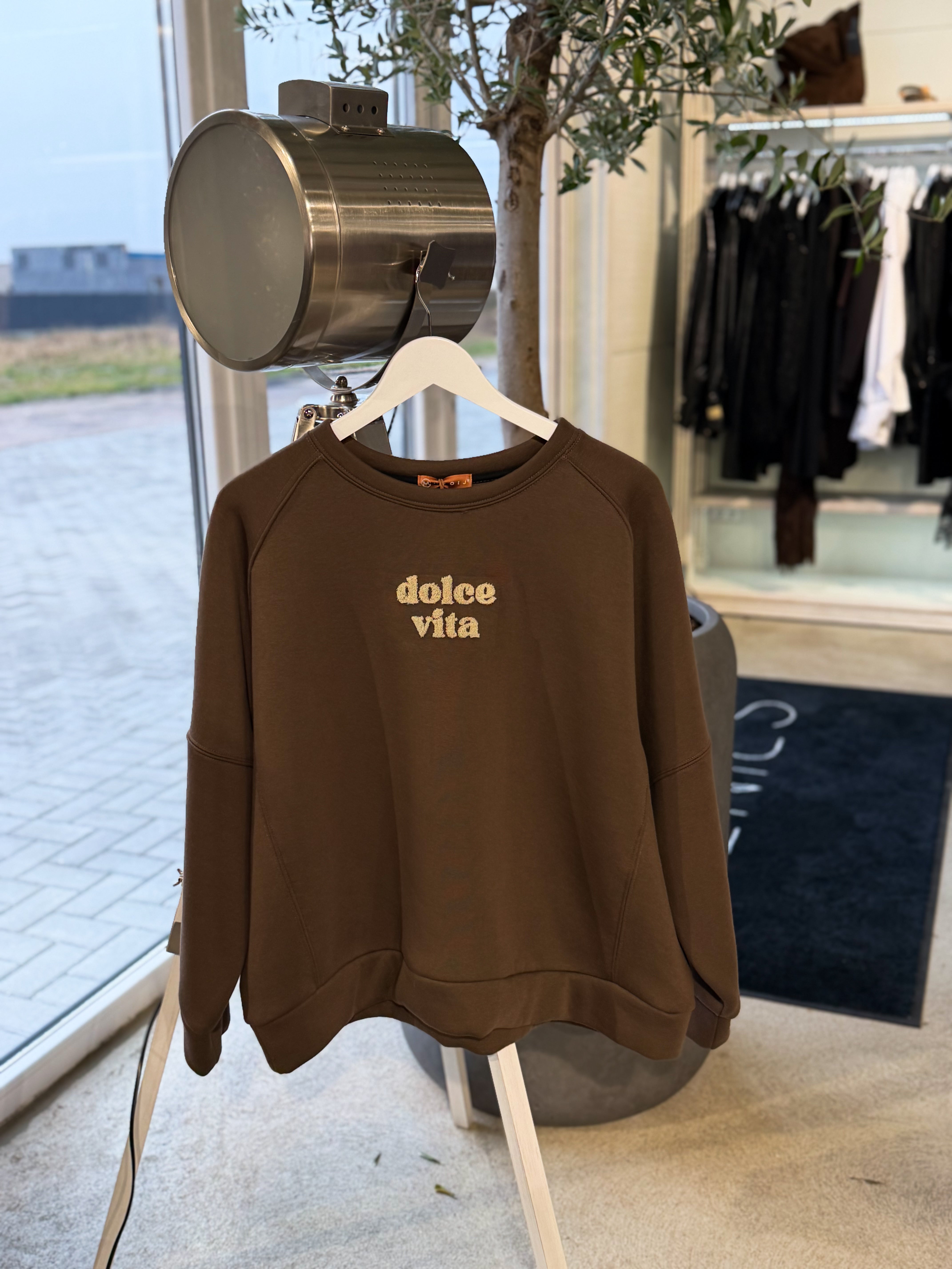 Džemperis su pūkeliu